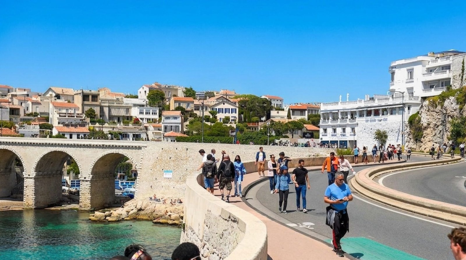 Corniche piétonne à Marseille